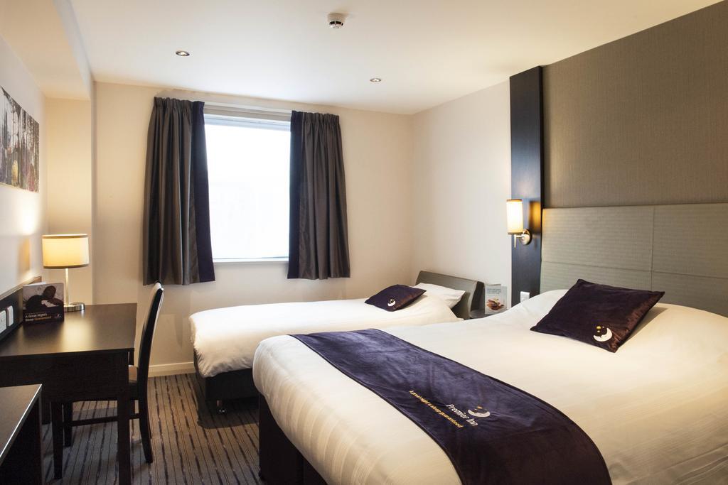 Premier Inn Manchester - Prestwich Ngoại thất bức ảnh