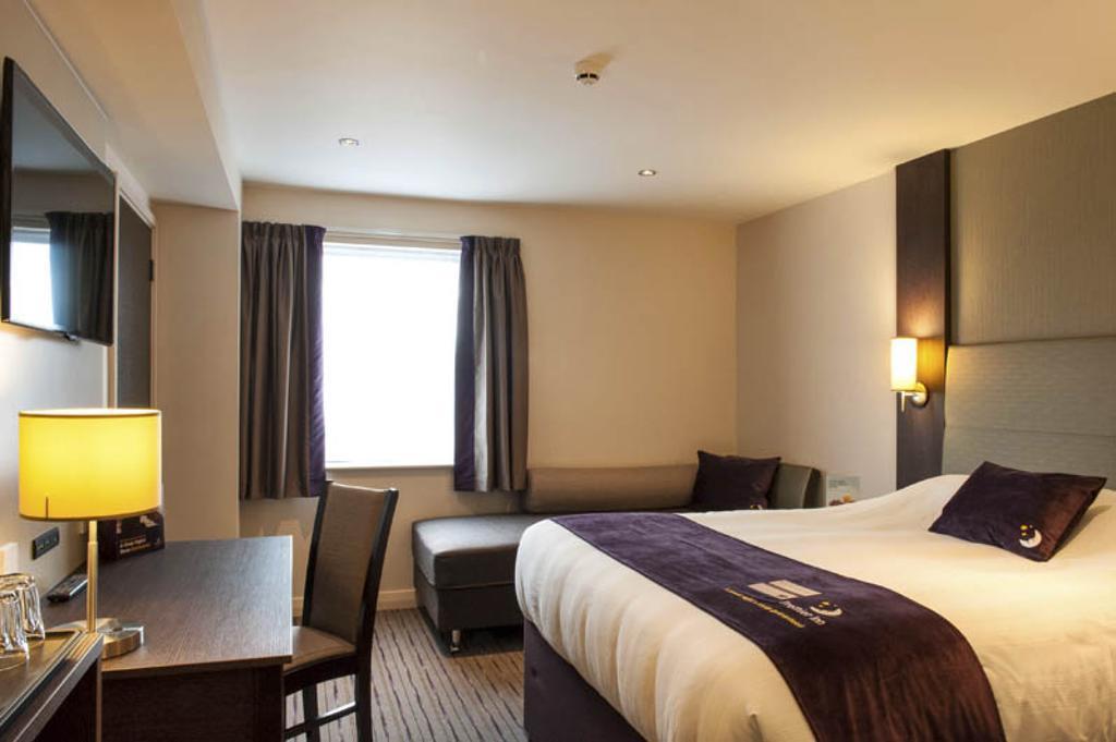 Premier Inn Manchester - Prestwich Ngoại thất bức ảnh