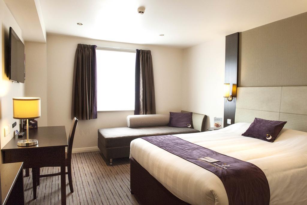 Premier Inn Manchester - Prestwich Ngoại thất bức ảnh