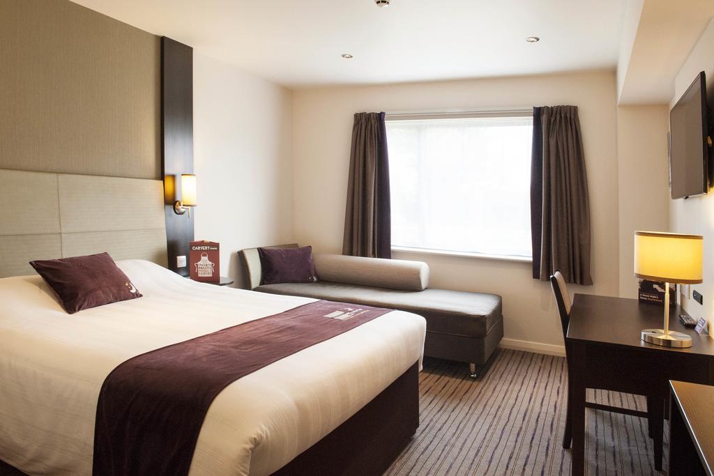 Premier Inn Manchester - Prestwich Ngoại thất bức ảnh