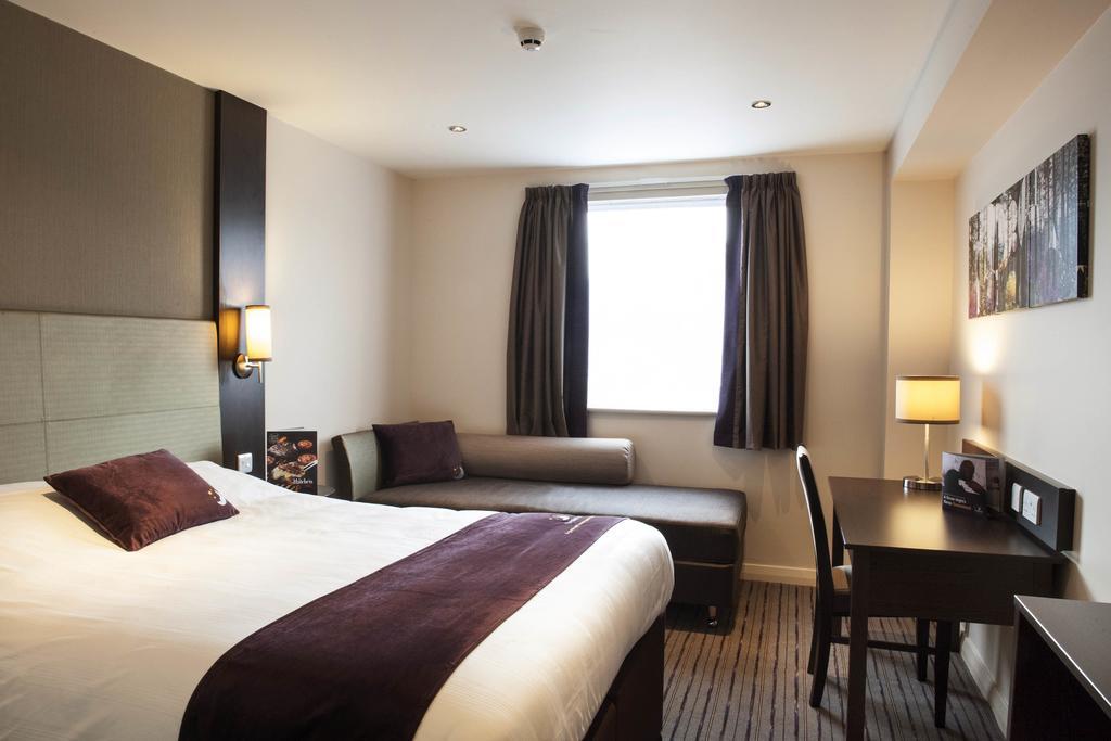 Premier Inn Manchester - Prestwich Ngoại thất bức ảnh