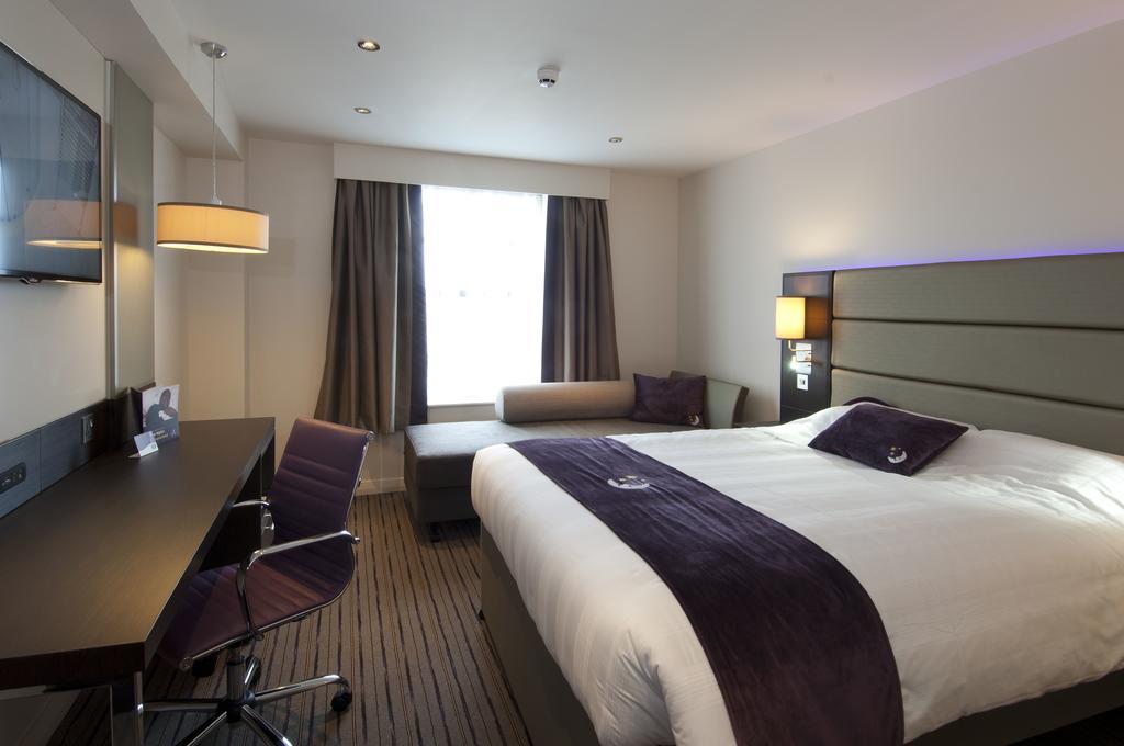 Premier Inn Manchester - Prestwich Ngoại thất bức ảnh