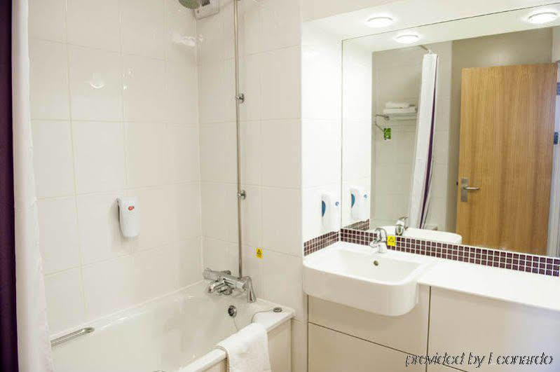 Premier Inn Manchester - Prestwich Ngoại thất bức ảnh
